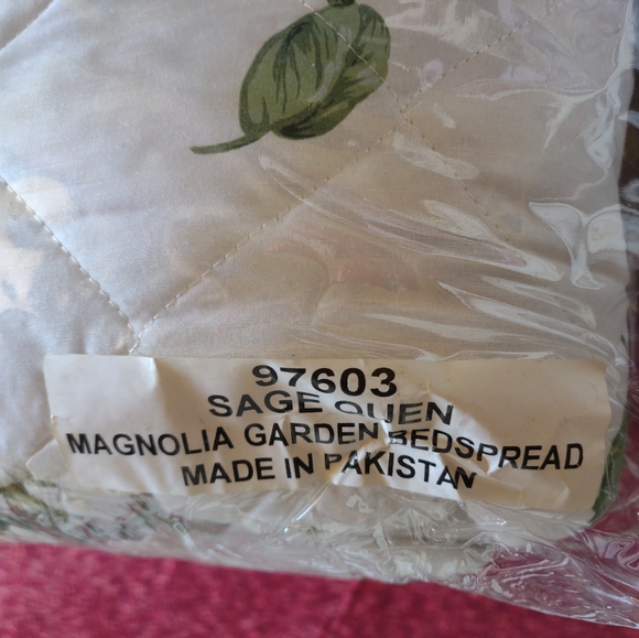 BRAND NEW!!! ELLISON FIRST ASIA, LLC. SAGE QUEEN MAGNOLIA GARDEN BEDSPREAD. - Picture 3 of 5